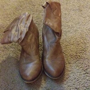 Tan cowgirl boots